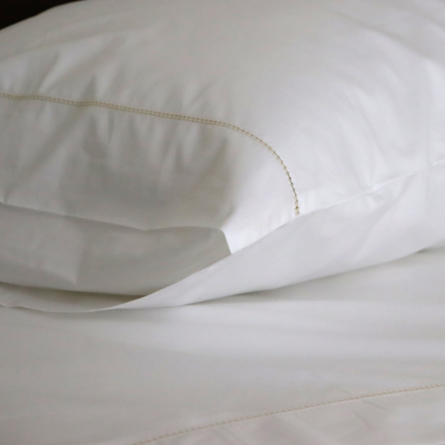 White Italian cotton percale sheets 500 thread count gold trim hemstitched