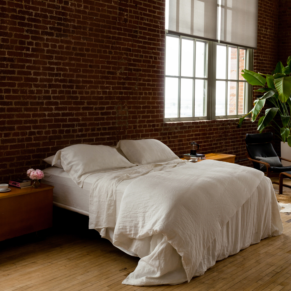 Ivory bedding sheets duvet cover comforter linen hotel guest room bedroom deocr vintage traditional modern