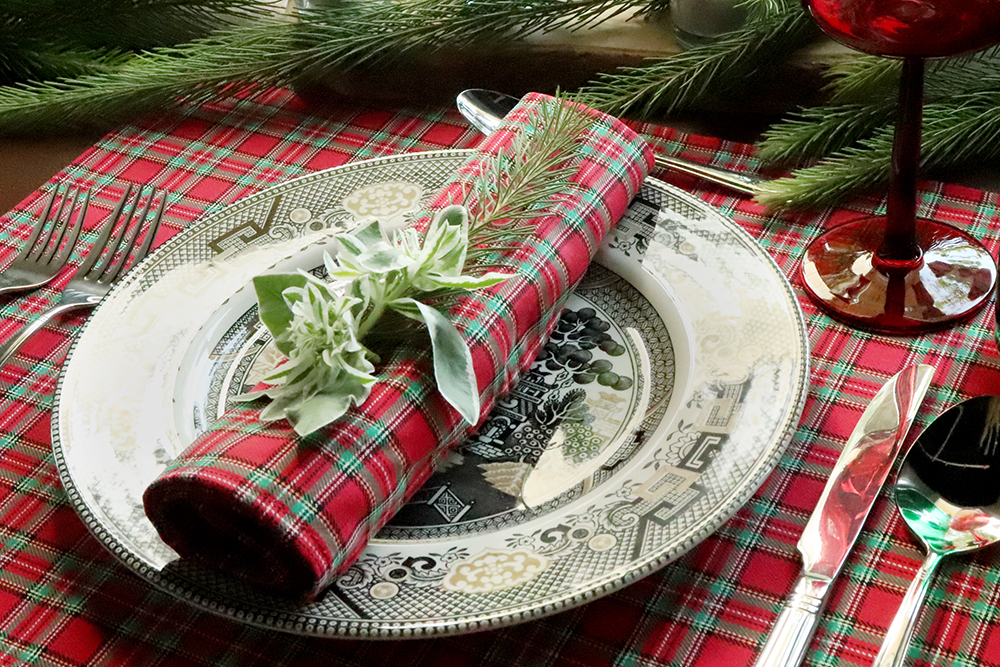 Christmas Table Linens Red Green Plaid Napkin Placesetting