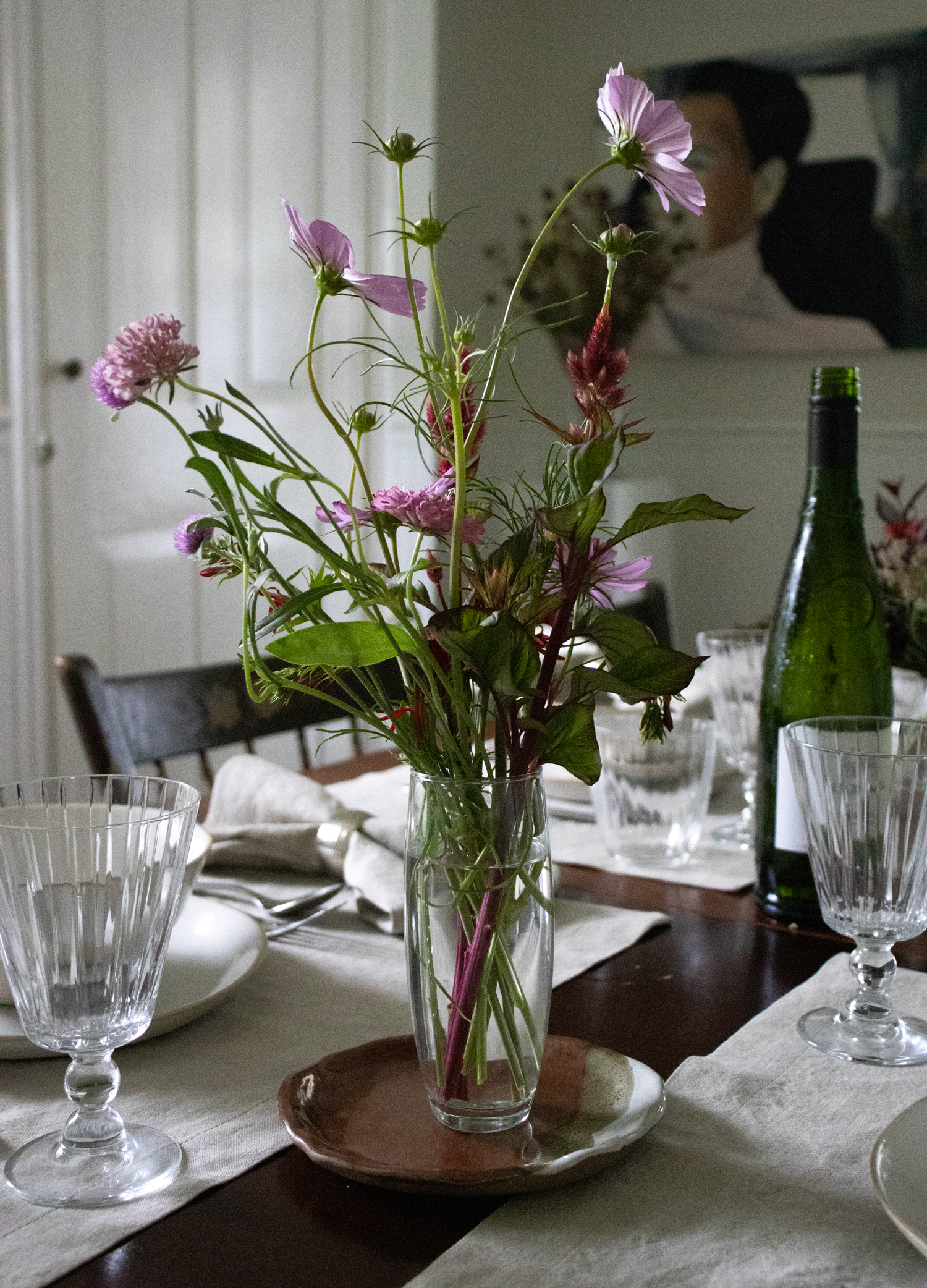 Dinner table centerpiece pink cosmos