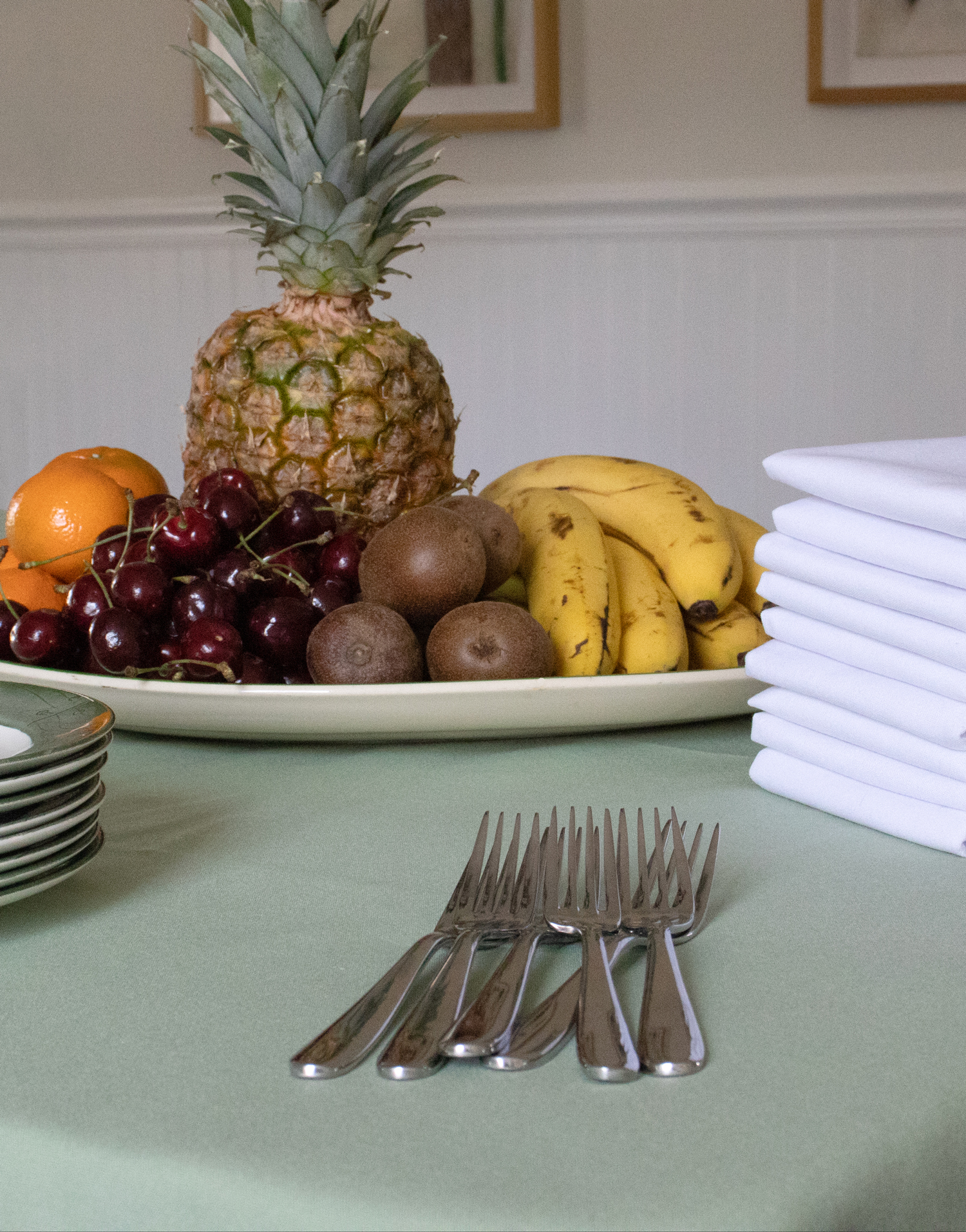 Tarragon Spun Polyester Tablecloth & White Spun Polyester Napkins